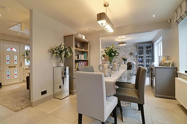 DINING AREA measuring