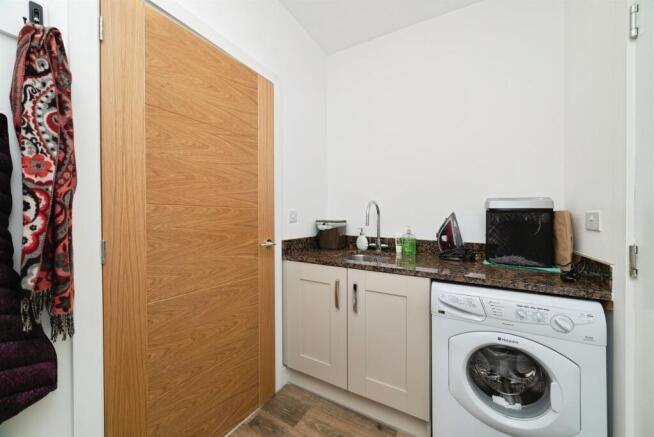 4 bed Detached for sale Image 7