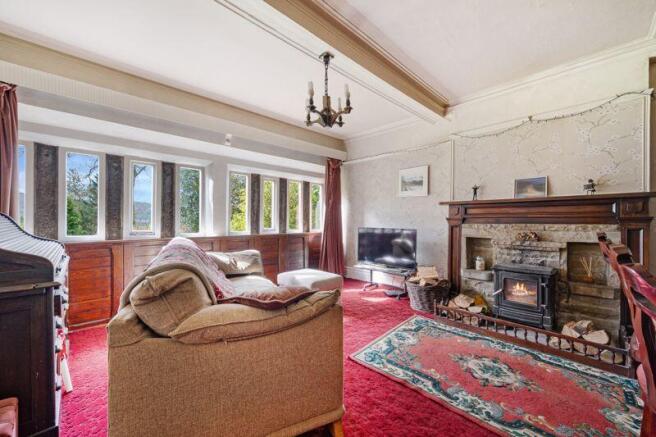5 bed Detached for sale Image 4