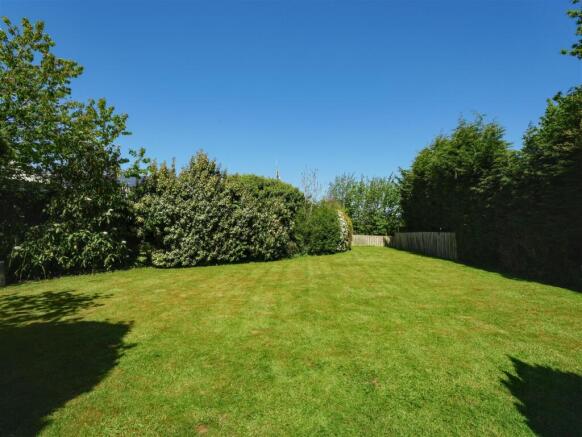 4 bed Detached Bungalow for sale Image 12