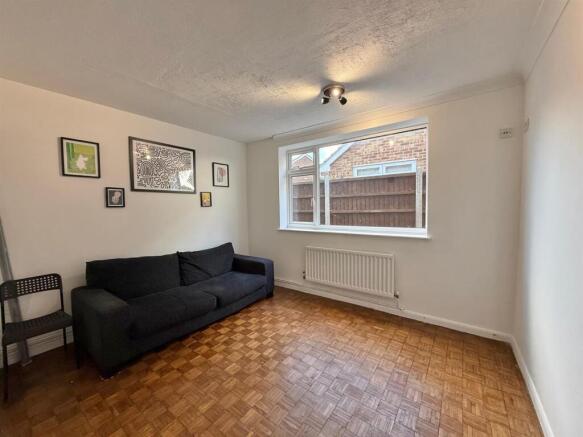 Bedroom 1.jpg