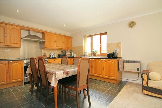 5 bed Detached for sale Image 10