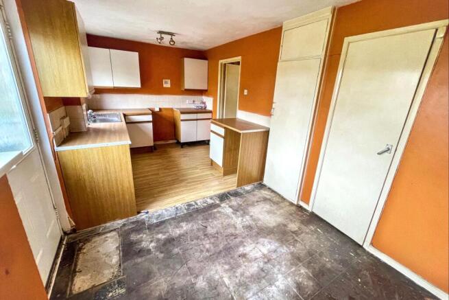 74 Solent Gardens, Freshwater, Isle of Wight, PO40 9PW