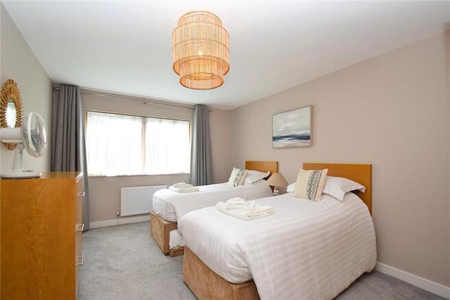 3 bed Apartment for sale Image 10