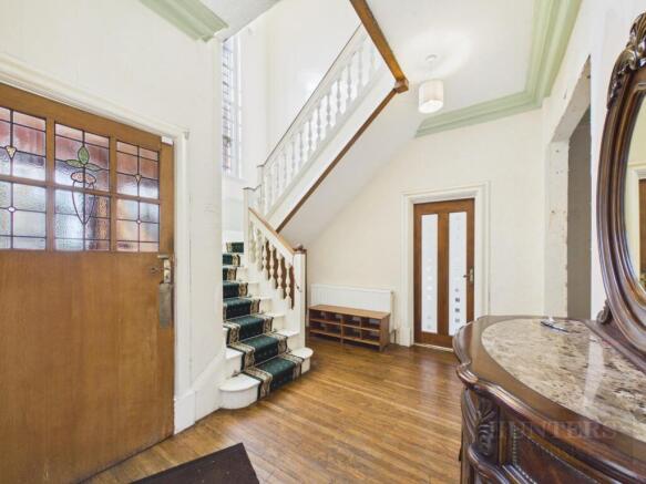 7 bed Link Detached House for sale Image 9