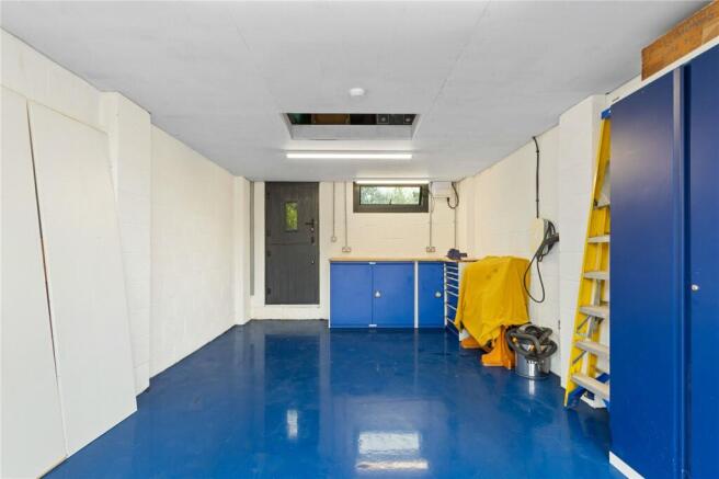 Garage/Workshop