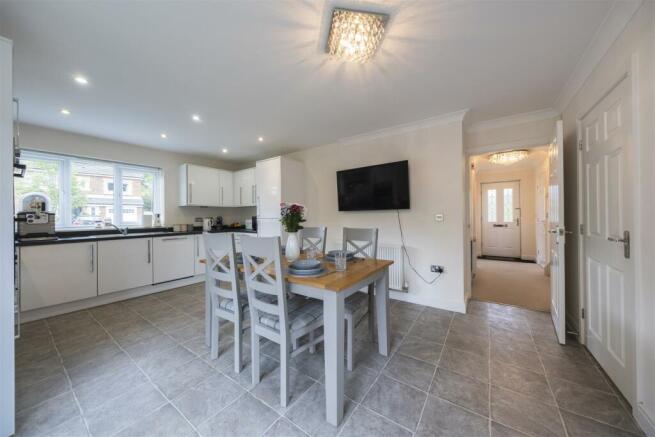 43 Shakerley Close-002.JPG