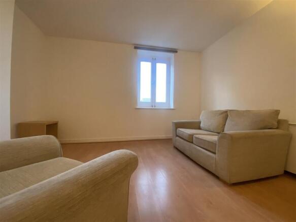 Livingroom 2.jpeg