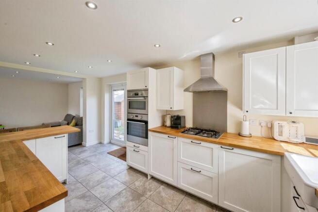 4 bed Detached for sale Image 6