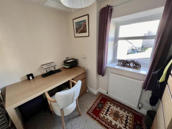 Bedroom 4 (L shaped)