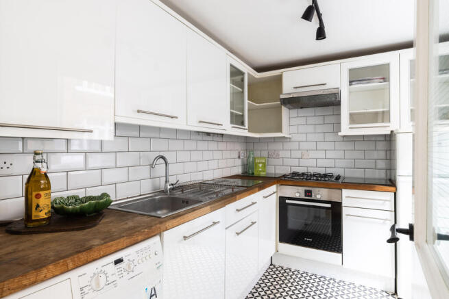 81H Odhams Walk- Kitchen