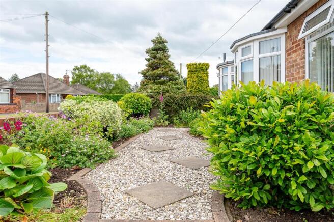 FRONT GARDEN