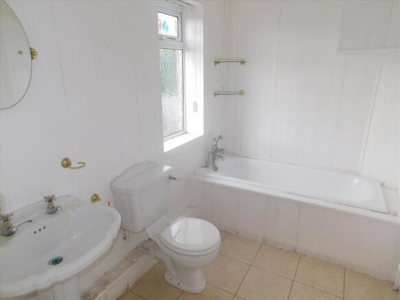 FAMILY BATHROOM