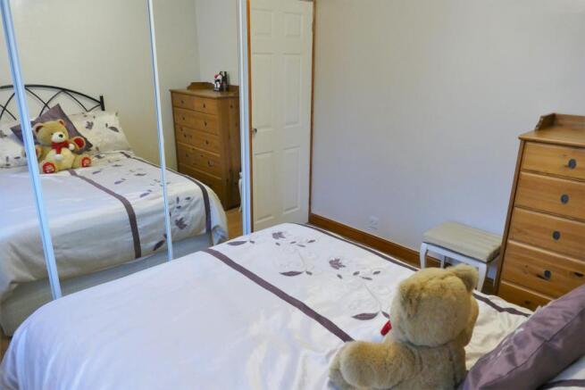 Bed 3 b