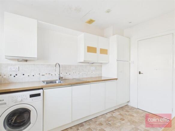 2 bed Flat for sale Image 7