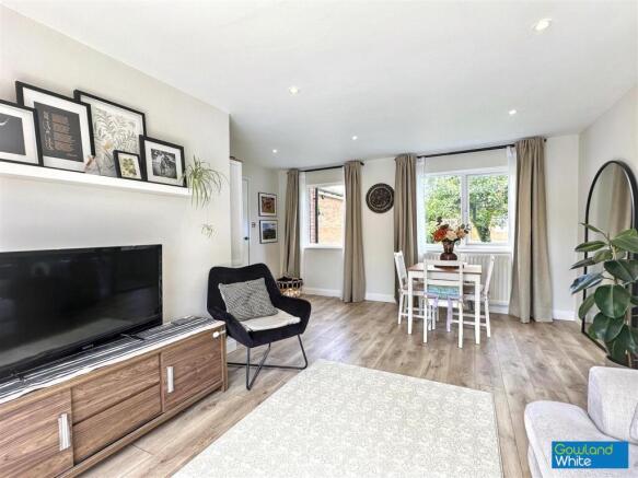 4 bed Detached for sale Image 6