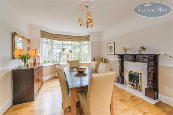 SPACIOUS DINING ROOM
