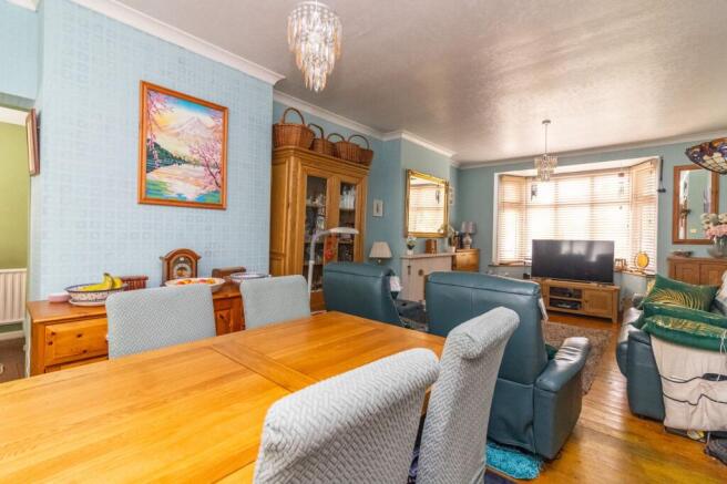 LOUNGE/DINING ROOM