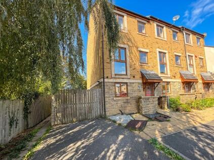 Greenlea Court, Huddersfield, HD5