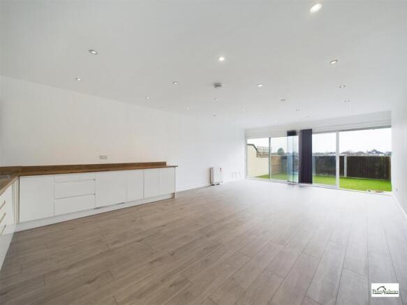 Cottage Walk, Roding Lane North, Woodford green photo 4