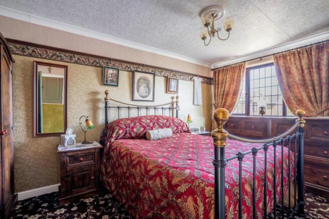 4 bed Detached for sale Image 7
