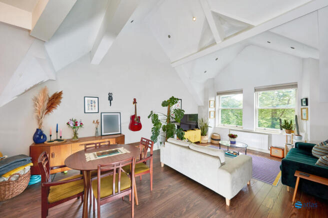 Lounge / Dining Area