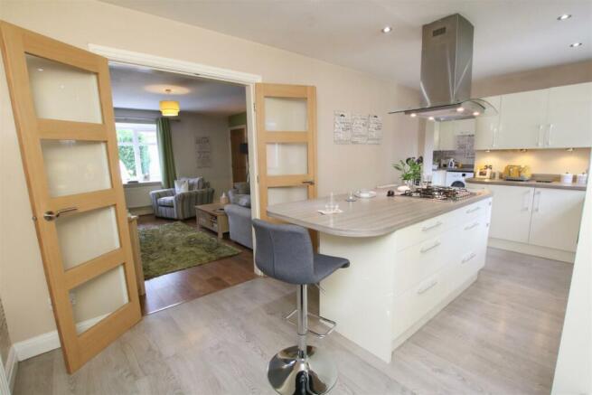 ISLAND KITCHEN