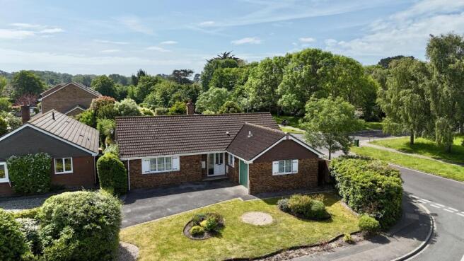 2-bed detached on Trefoil Way, Highcliffe On Sea, £525,000