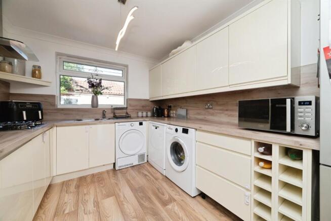 3 bed Detached for sale Image 8