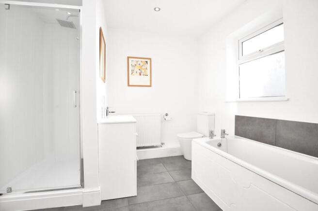 2 bed House for sale Image 5