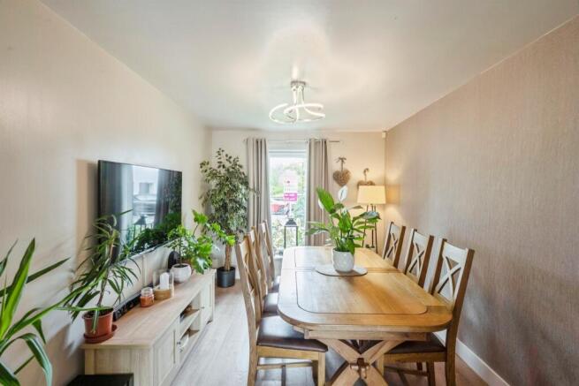 5 bed Town House for sale Image 8