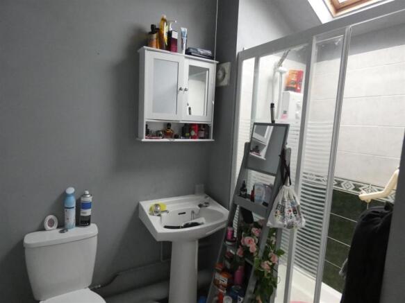 SHOWER ROOM