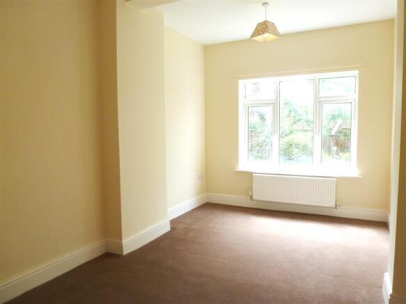 2 bed Apartment to rent Image 12