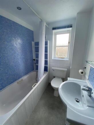 bathroom 1.jpg
