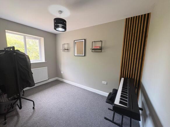 3 bed Semi-Detached to rent Image 6