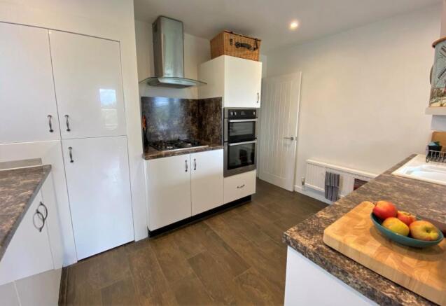 Kitchen 2.jpg