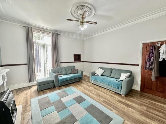 5 bed Semi-Detached for sale Image 7
