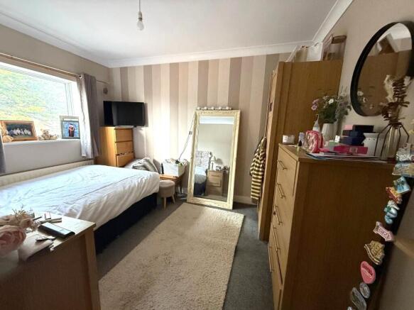 3 bed Semi-Detached for sale Image 10