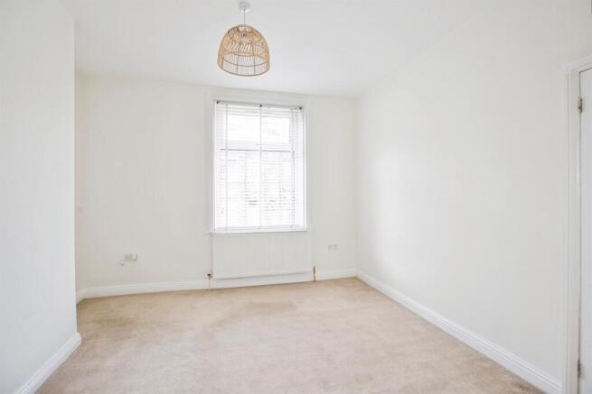 3 bed Terraced for sale Image 10