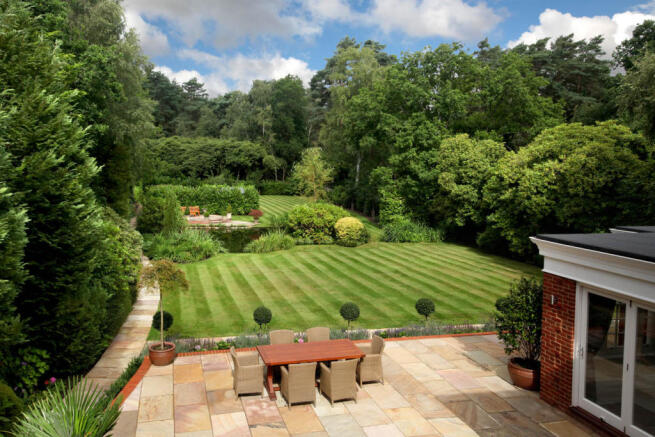 6 bedroom property t