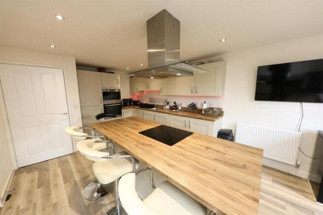 4 bed Town House for sale Image 7