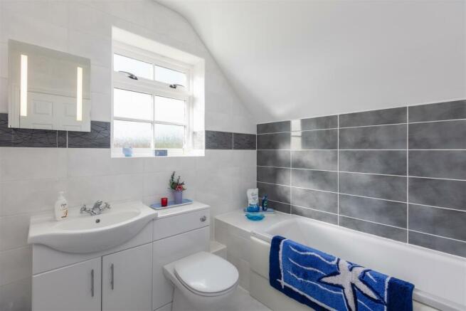 Thornton View 8 Bathroom-1.jpg