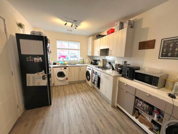3 bed Semi-Detached for sale Image 3