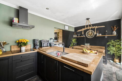 Stonebridge Road, Rassau