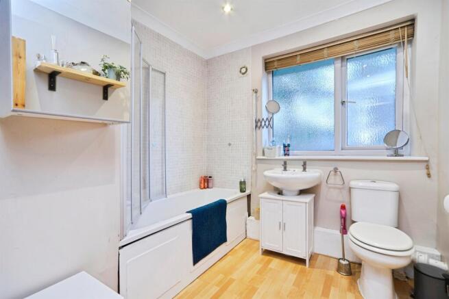 2 bed Apartment for sale Image 6