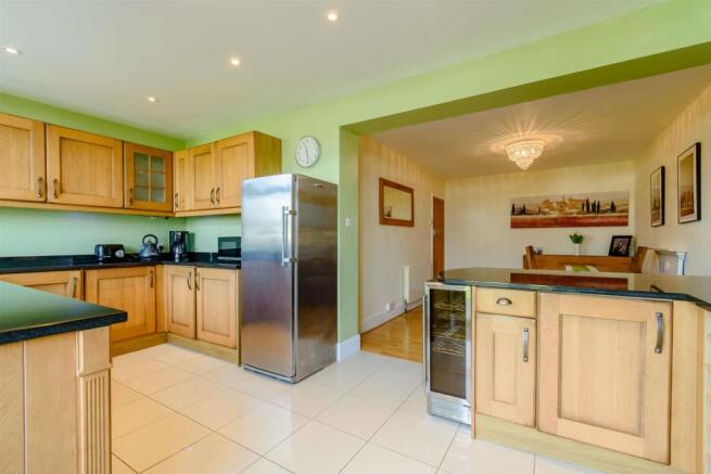 Kitchen/Breakfast Area