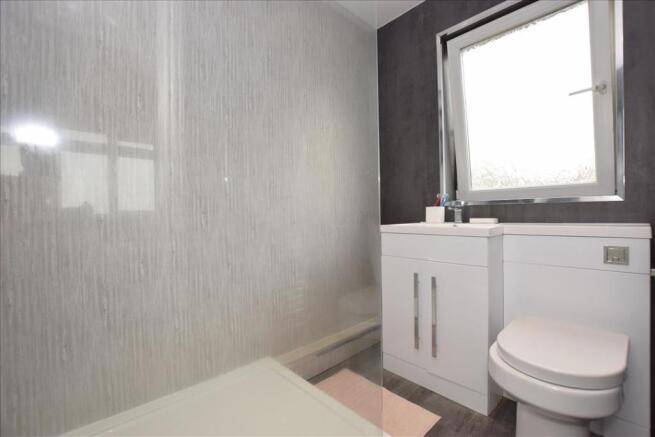 EN-SUITE SHOWER ROOM