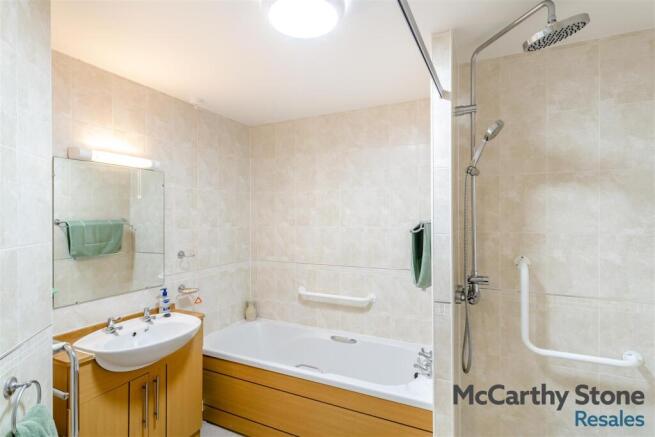 2 bed Apartment for sale Image 6