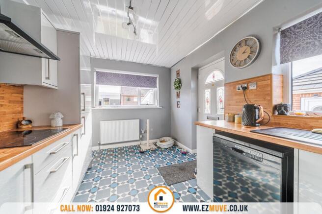 3 bed Semi-Detached Bungalow for sale Image 7