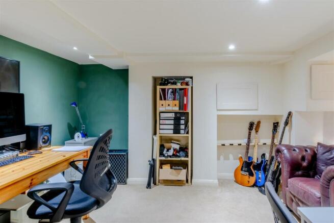 34 Kingsnorth Rd-06.jpg